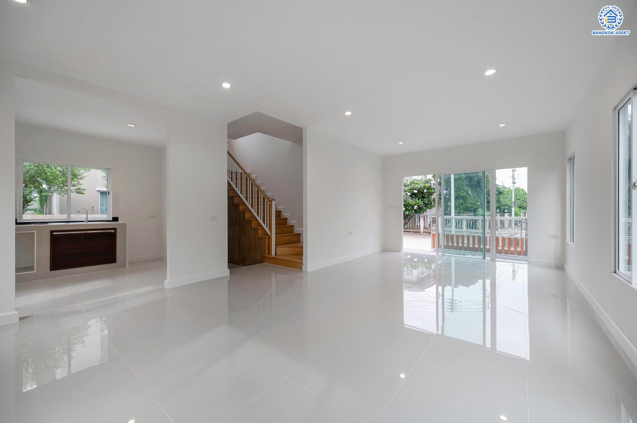 บ้านมือสองตกแต่งใหม่ โครงการ ภัสสร26 ราชพฤกษ์-ติวานนท์ เนื้อที่ 55.9 ตร.ว. ฟังก์ชัน 3 ห้องนอน 3 ห้องน้ำ จอดรถได้ 2 คัน บรรยากาศเงียบสงบเป็นส่วนตัว สิ่งอำนวยความสะดวกมากมาย! บนทำเลศักยภาพ หน้าโครงการติดถนนใหญ่ เชื่อมต่อถนนราชพฤกษ์ ใกล้จุดขึ้นทางด่วน "ศรีสมาน"